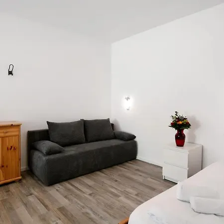 Tempelhof 3* برلين